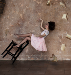 odalisque-letters-contact-woman-falling-with-contact-letters